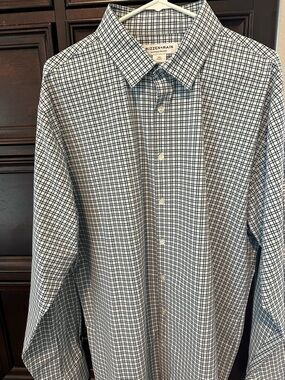 Mizzen+Main White Shirt with Navy Grid Pattern